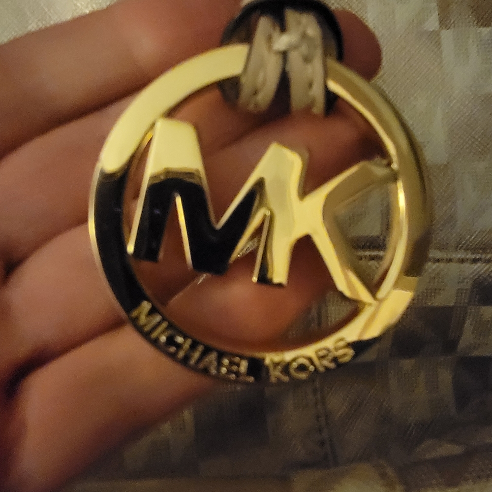 Michael Kors tote - Picture 2 of 9